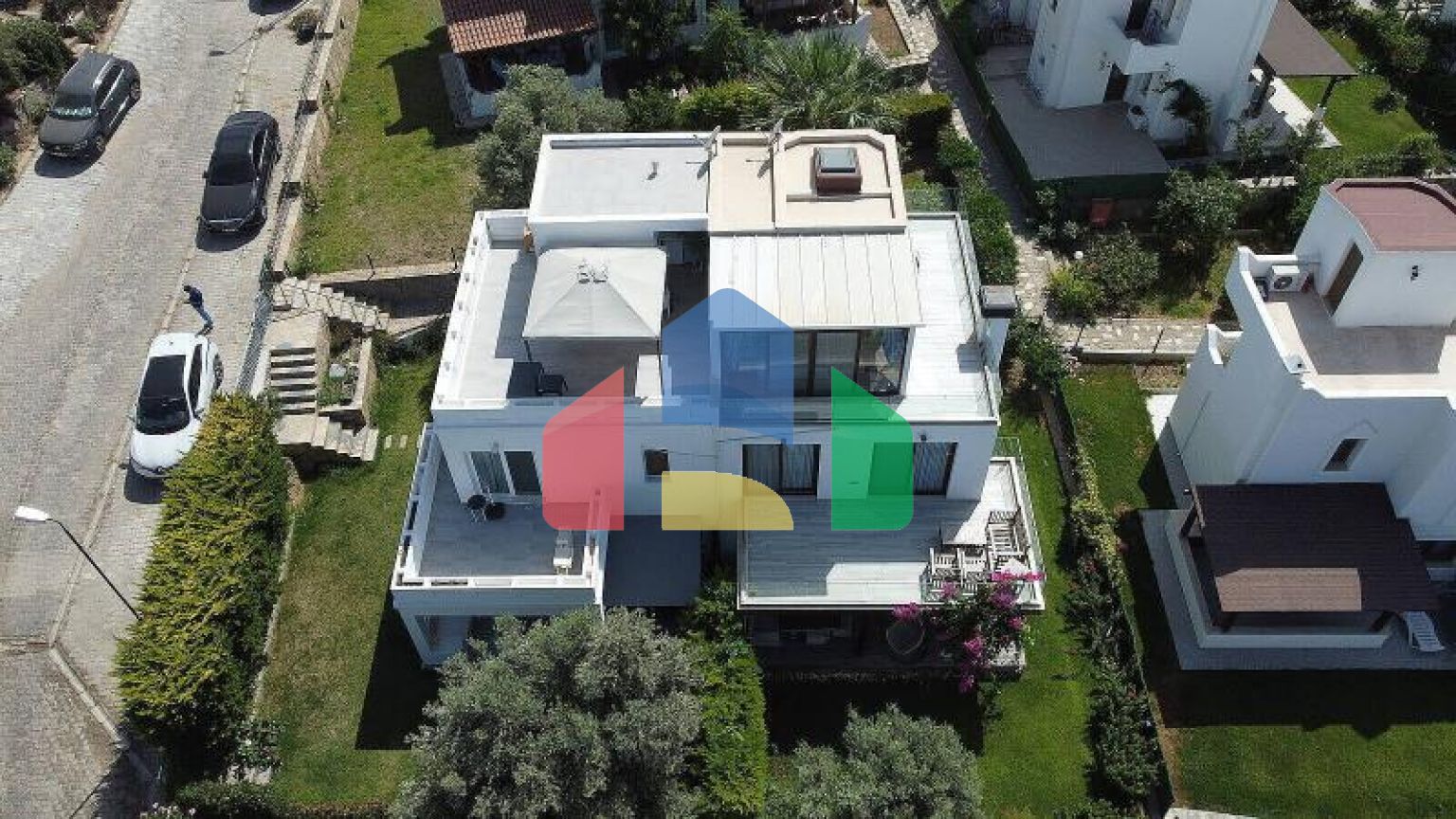 Вилла 3+1 с видом на море в Бодрум