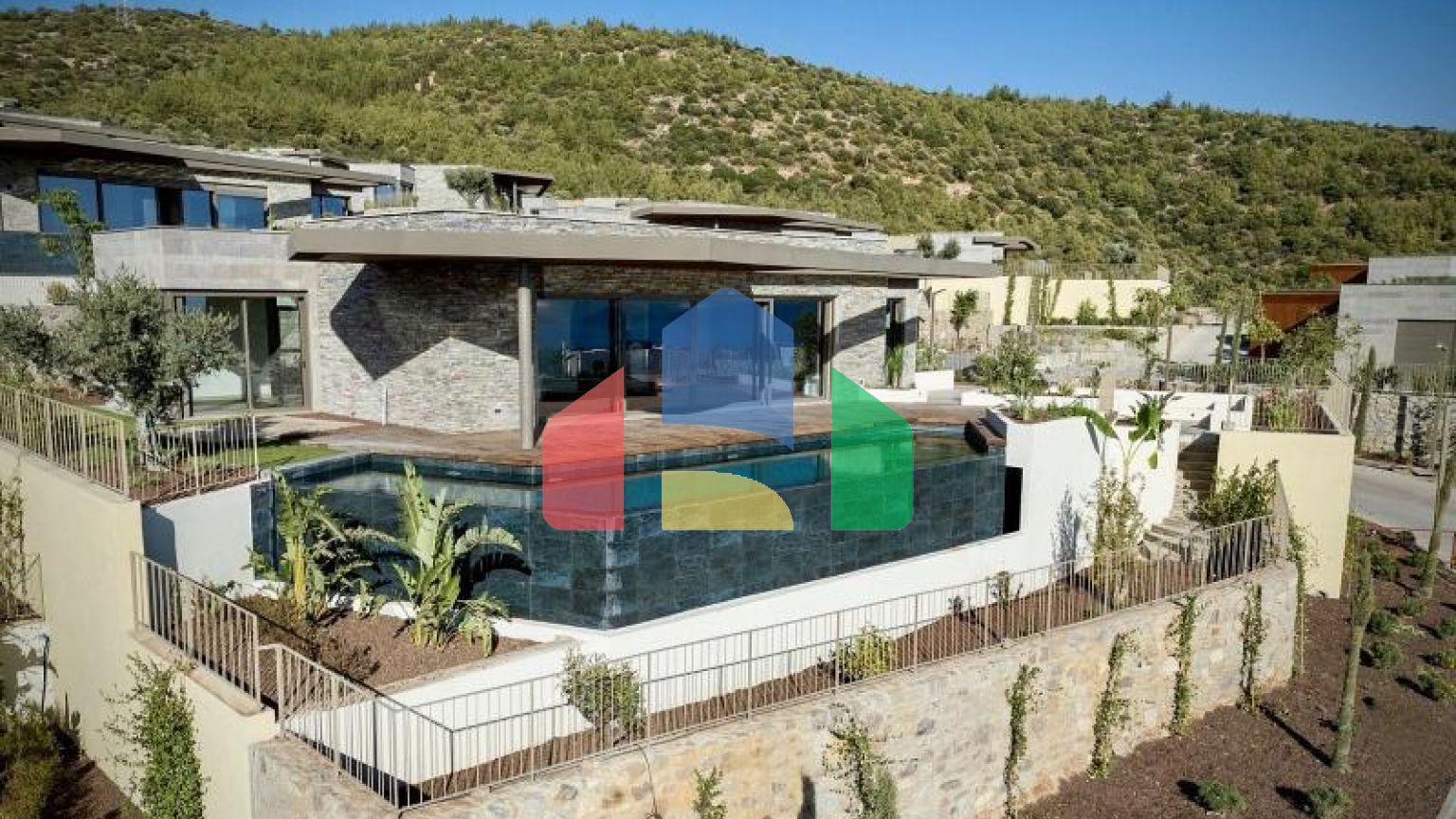 Вилла 5+2 с видом на море в Бодрум