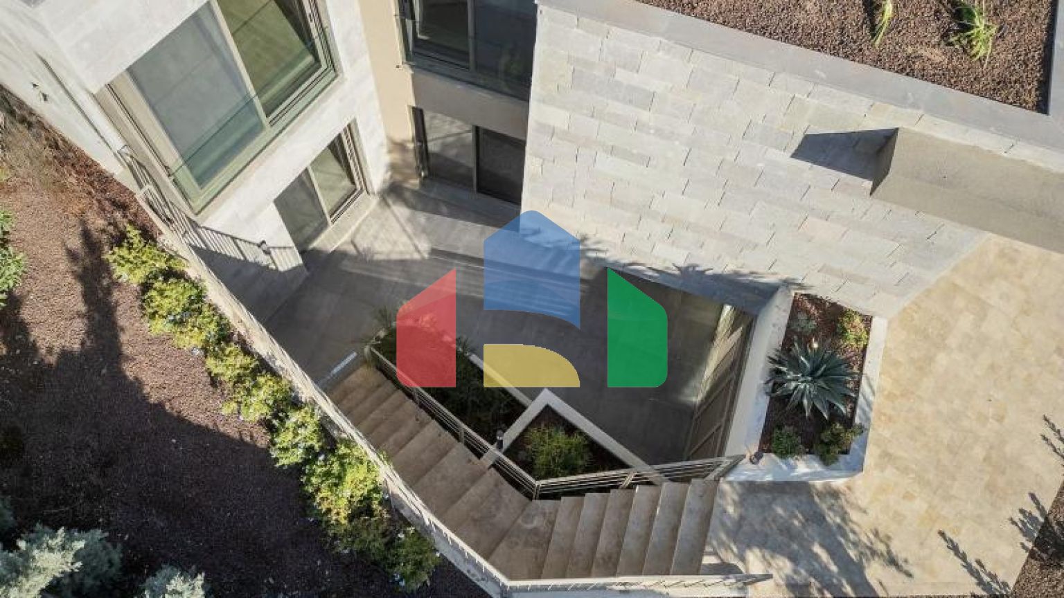 Вилла 5+2 с видом на море в Бодрум