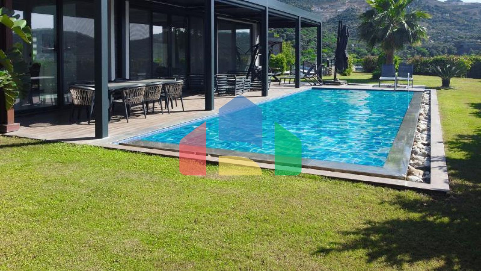 Вилла 5+1 с видом на море в Бодрум