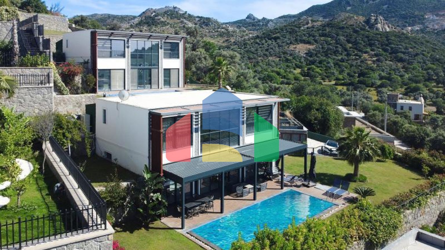 Вилла 5+1 с видом на море в Бодрум