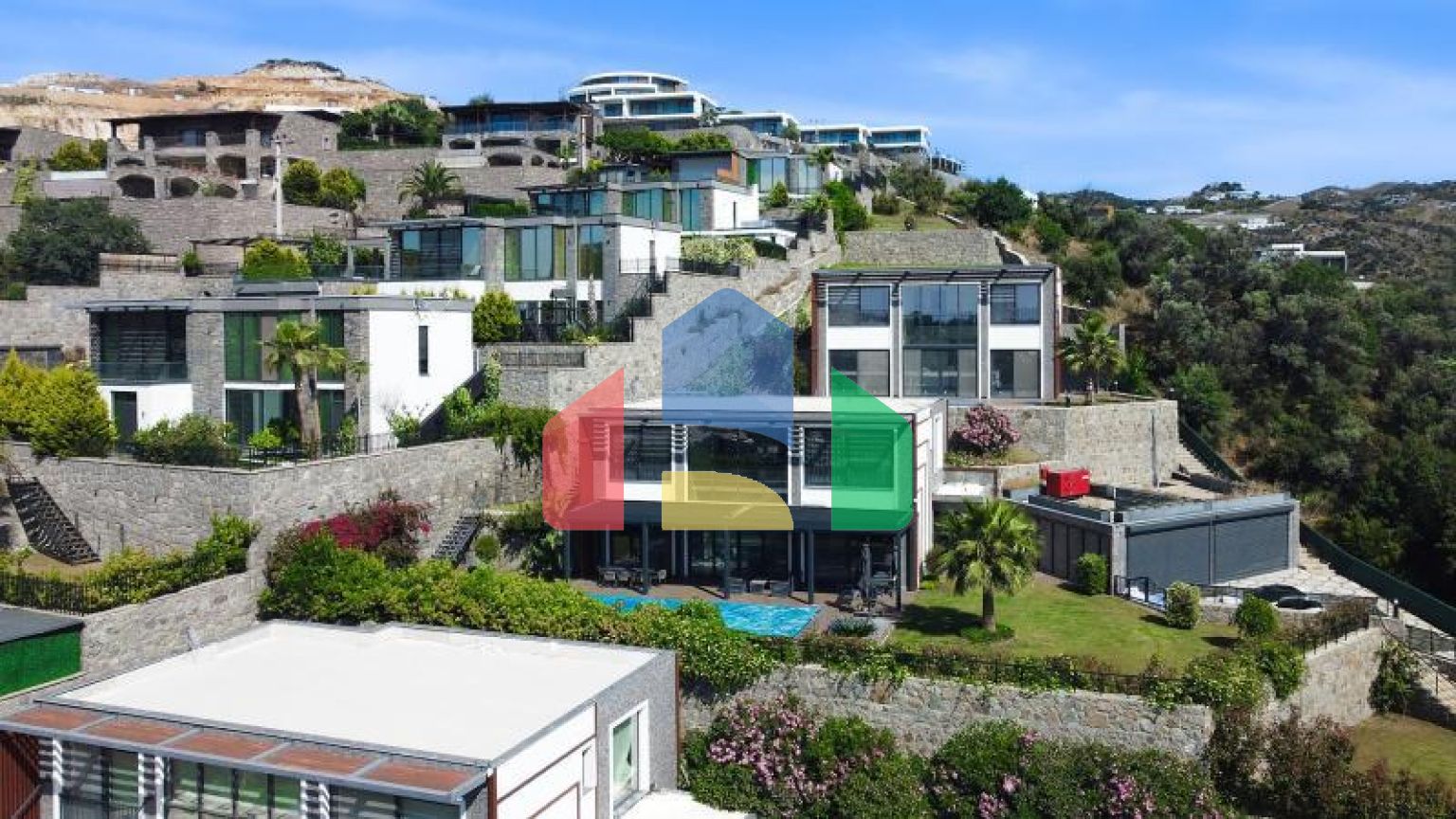 Вилла 5+1 с видом на море в Бодрум