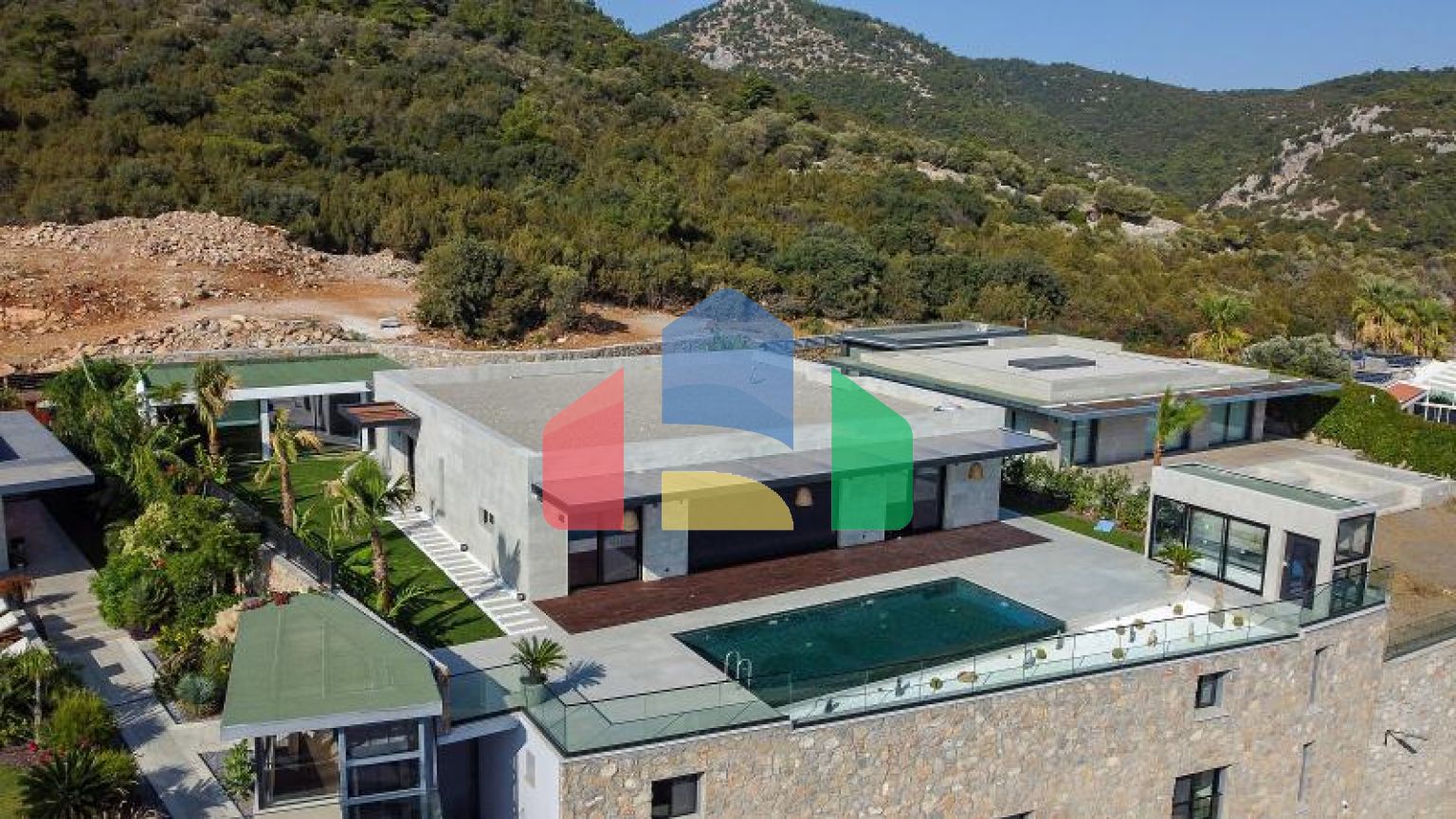 Вилла 7+2 с видом на море в Бодрум