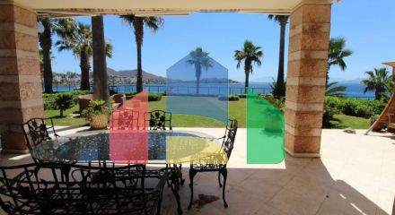 Вилла 7+1 с видом на море в Бодрум