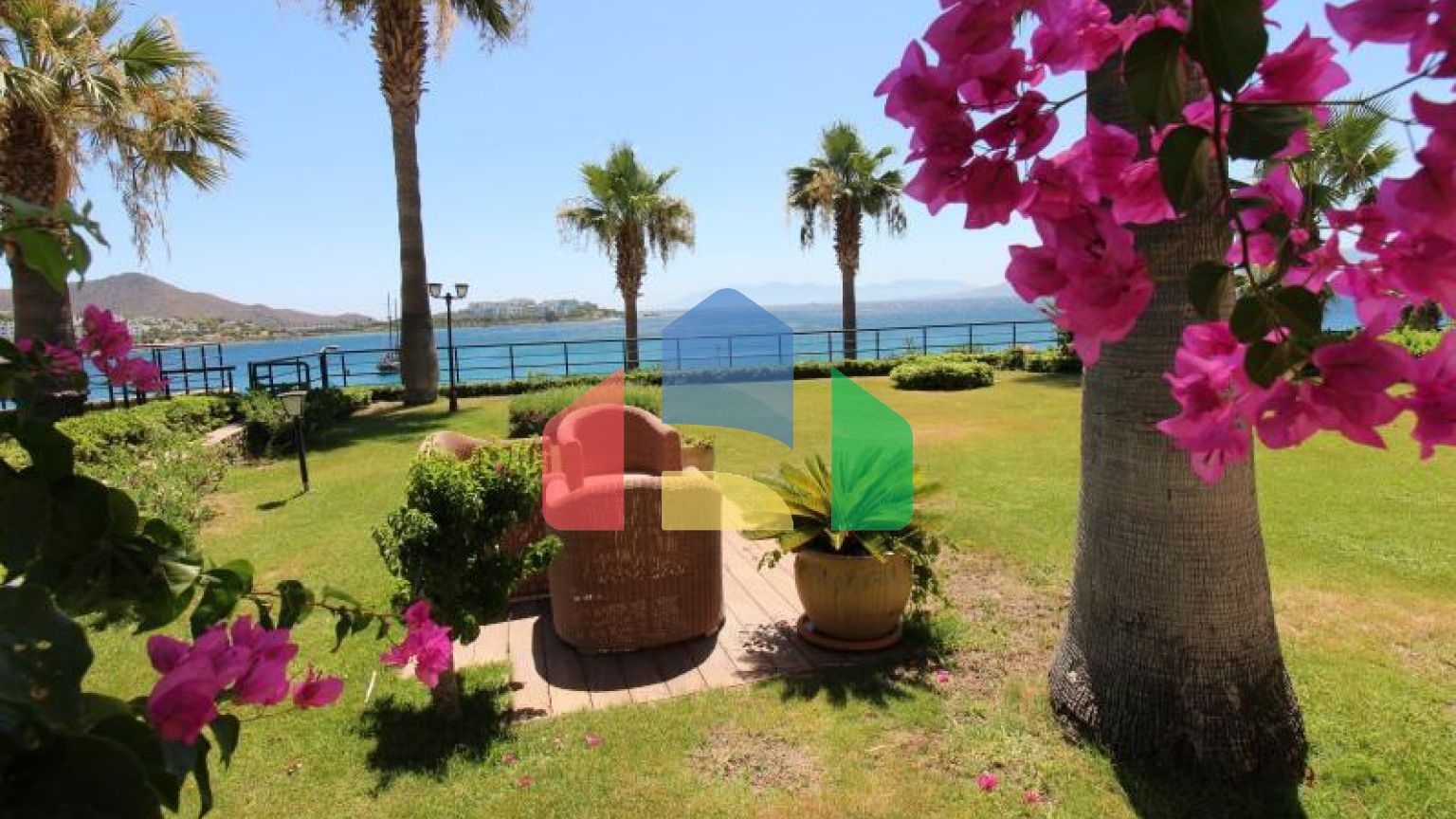 Вилла 7+1 с видом на море в Бодрум