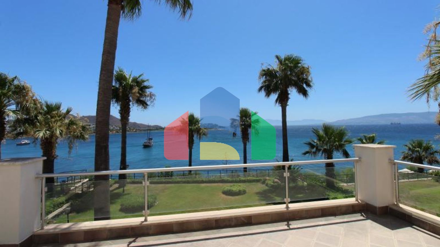 Вилла 7+1 с видом на море в Бодрум