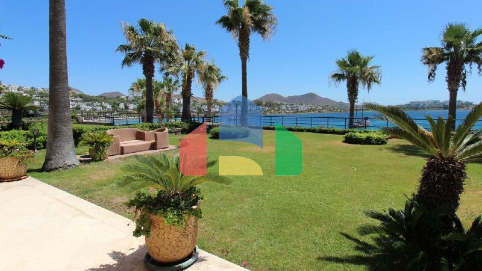 Вилла 7+1 с видом на море в Бодрум