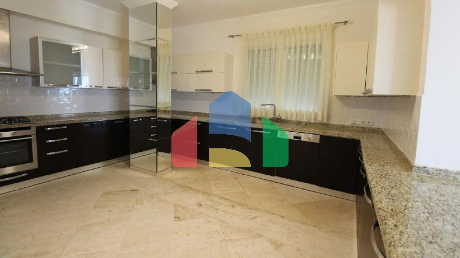 Вилла 7+1 с видом на море в Бодрум