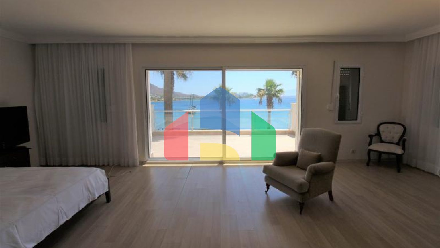 Вилла 7+1 с видом на море в Бодрум