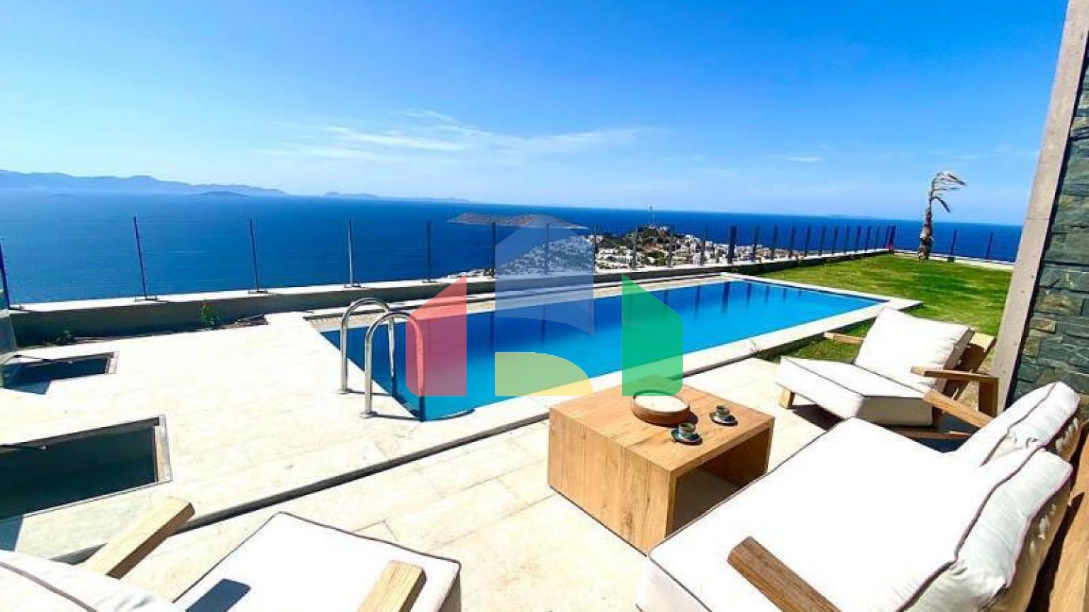 Вилла 5+1 с видом на море в Бодрум