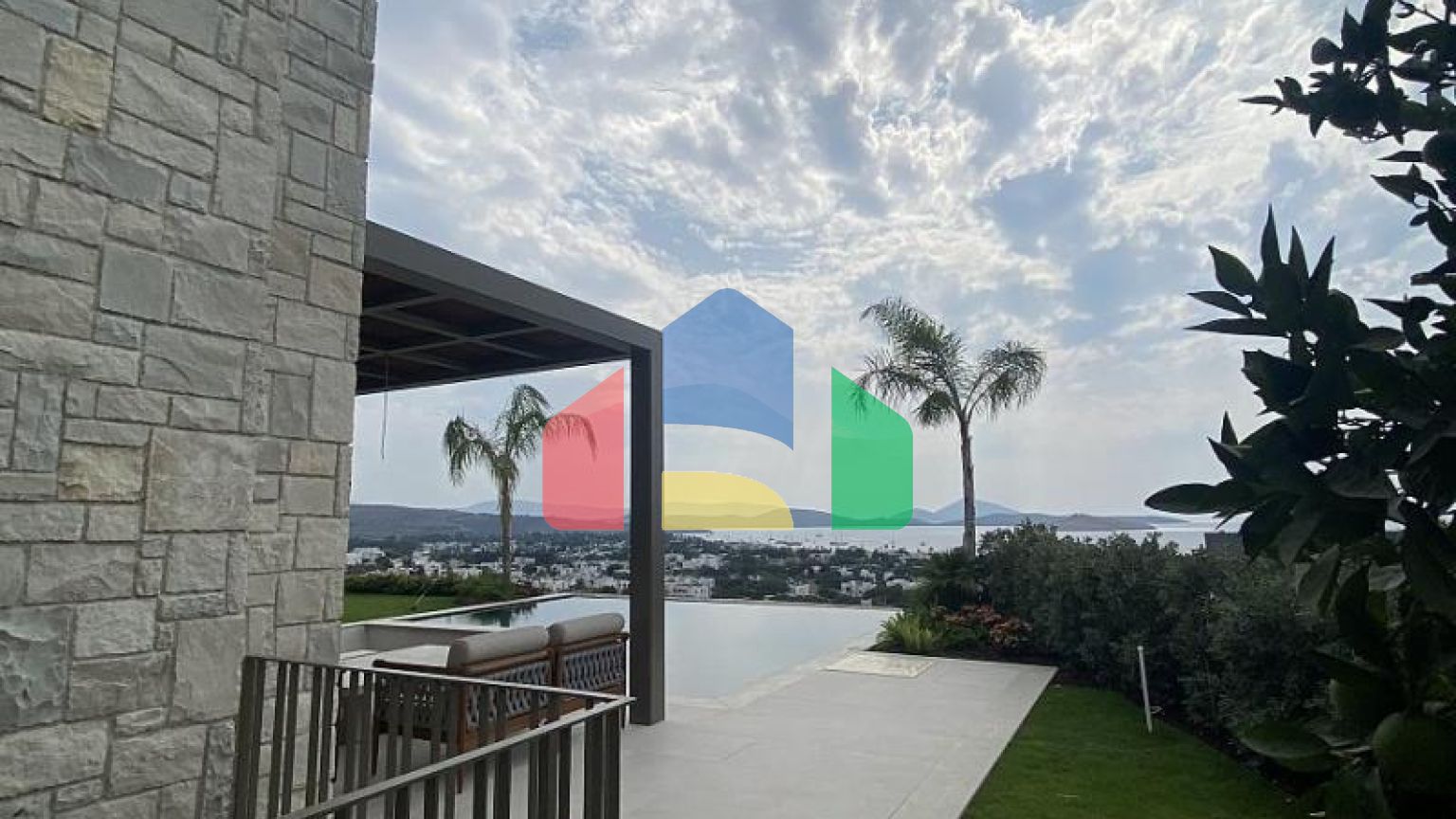 Вилла 4+1 с видом на море в Бодрум