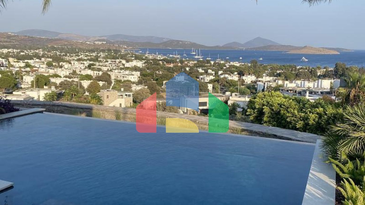 Вилла 4+1 с видом на море в Бодрум