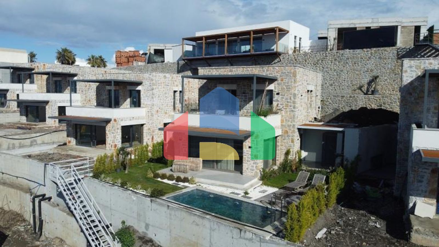 Вилла 3+1 с видом на море в Бодрум