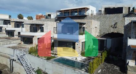 Вилла 3+1 с видом на море в Бодрум