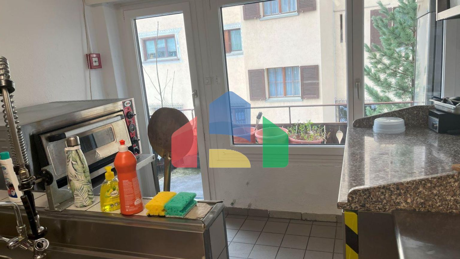 Отель в центре Клостерса (Швейцария) с баром, рестораном и террасой