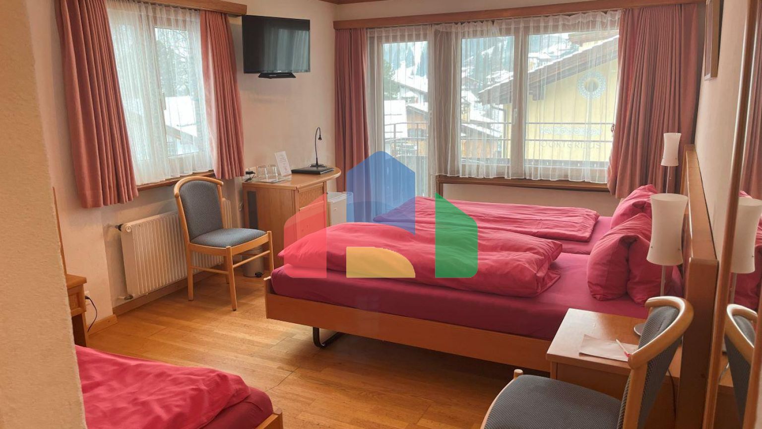 Отель в центре Клостерса (Швейцария) с баром, рестораном и террасой