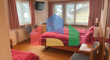 Отель в центре Клостерса (Швейцария) с баром, рестораном и террасой Отель в центре Клостерса (Швейцария) с баром, рестораном и террасой