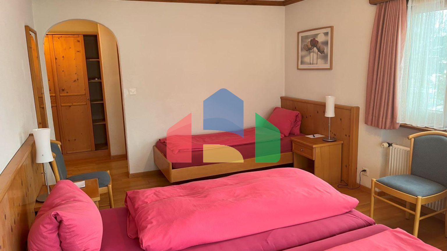 Отель в центре Клостерса (Швейцария) с баром, рестораном и террасой