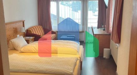 Отель в центре Клостерса (Швейцария) с баром, рестораном и террасой Отель в центре Клостерса (Швейцария) с баром, рестораном и террасой