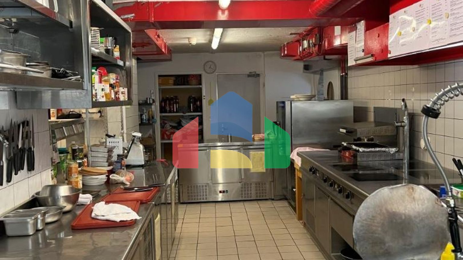 Отель в центре Клостерса (Швейцария) с баром, рестораном и террасой