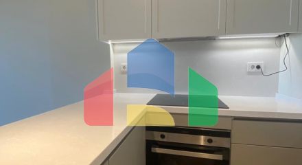Квартира с одной спальней и паркинг-местом в элитном жилом комплексе в новом деловом районе Стамбула