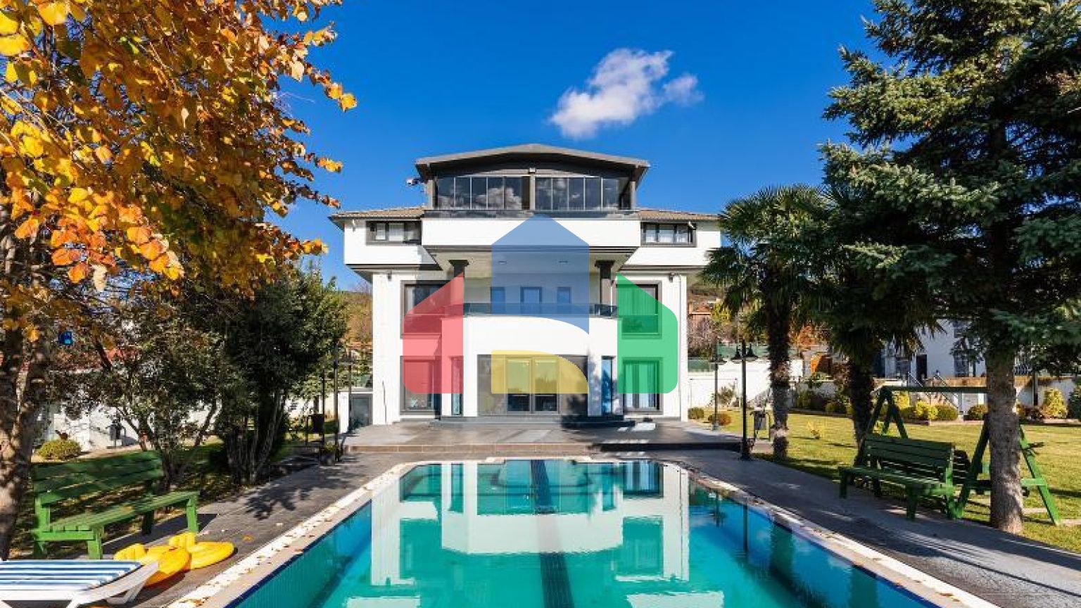 Вилла 9+4 в Стамбуле