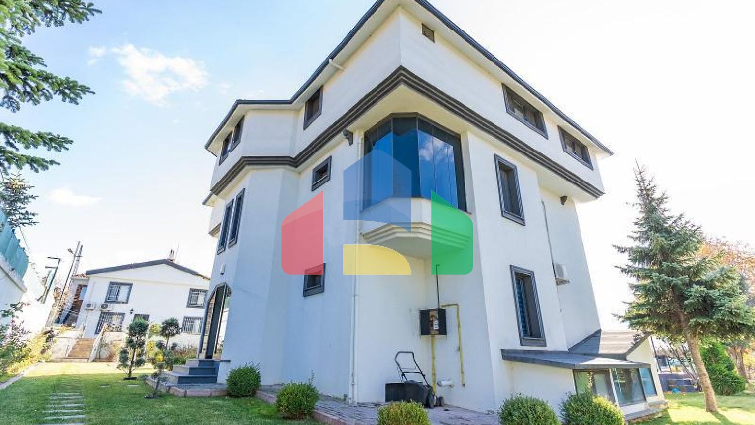 Вилла 9+4 в Стамбуле