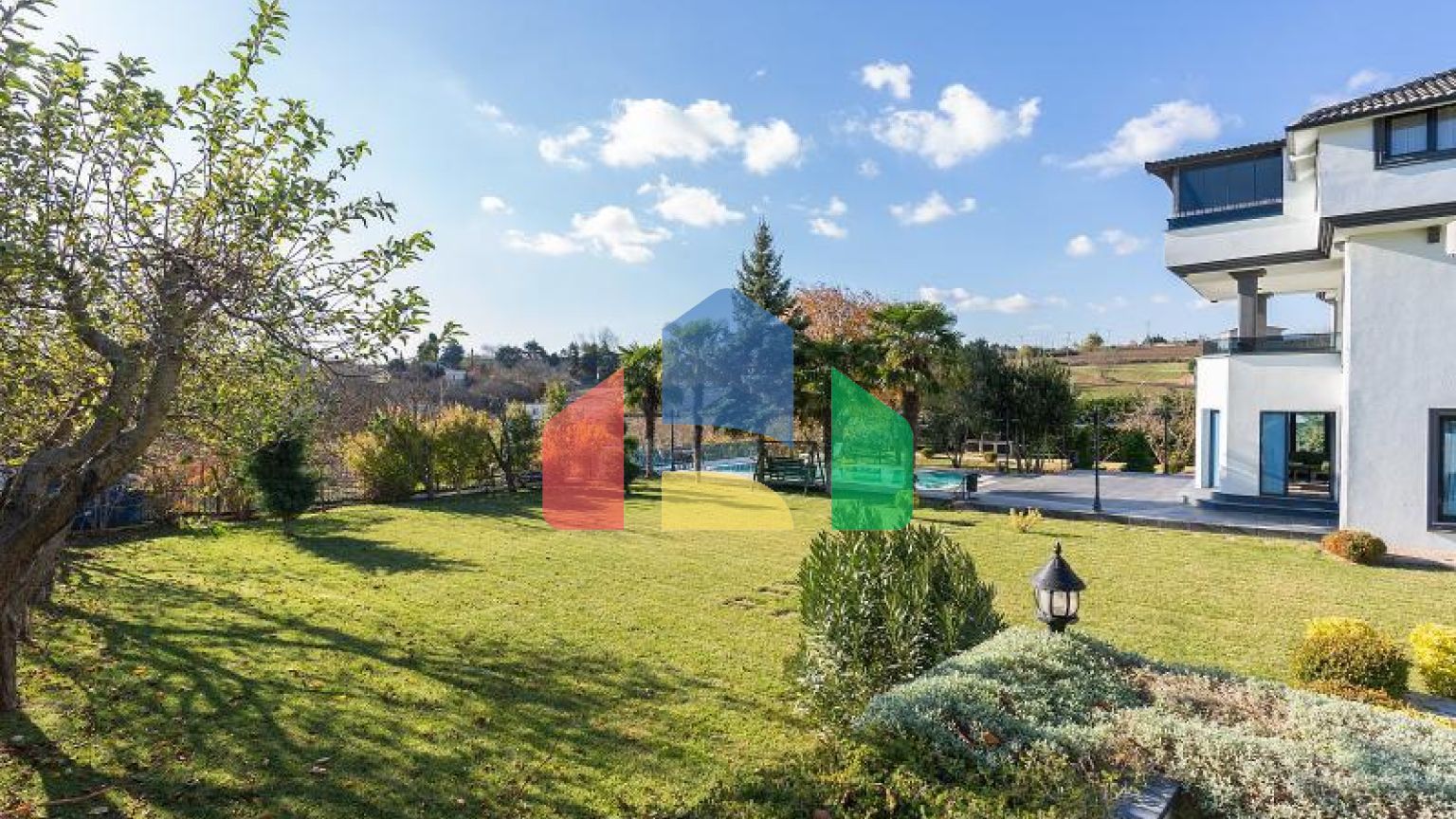 Вилла 9+4 в Стамбуле