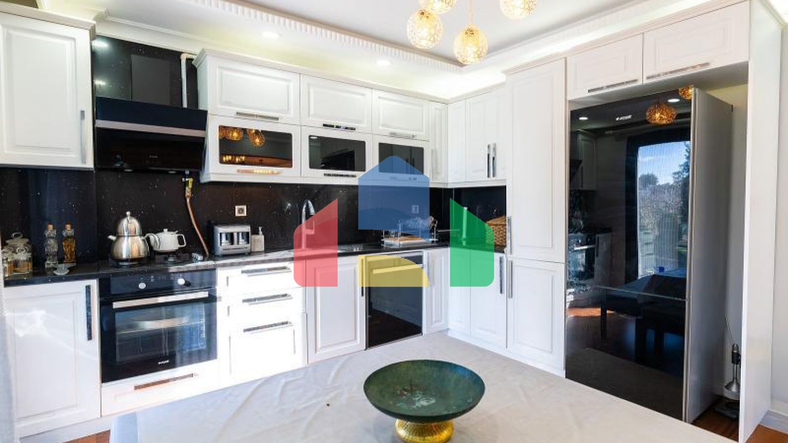 Вилла 9+4 в Стамбуле