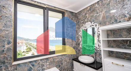 Просторий двоповерховий пентхаус під громадянство на першій береговій лінії Просторий двоповерховий пентхаус під громадянство на першій береговій лінії