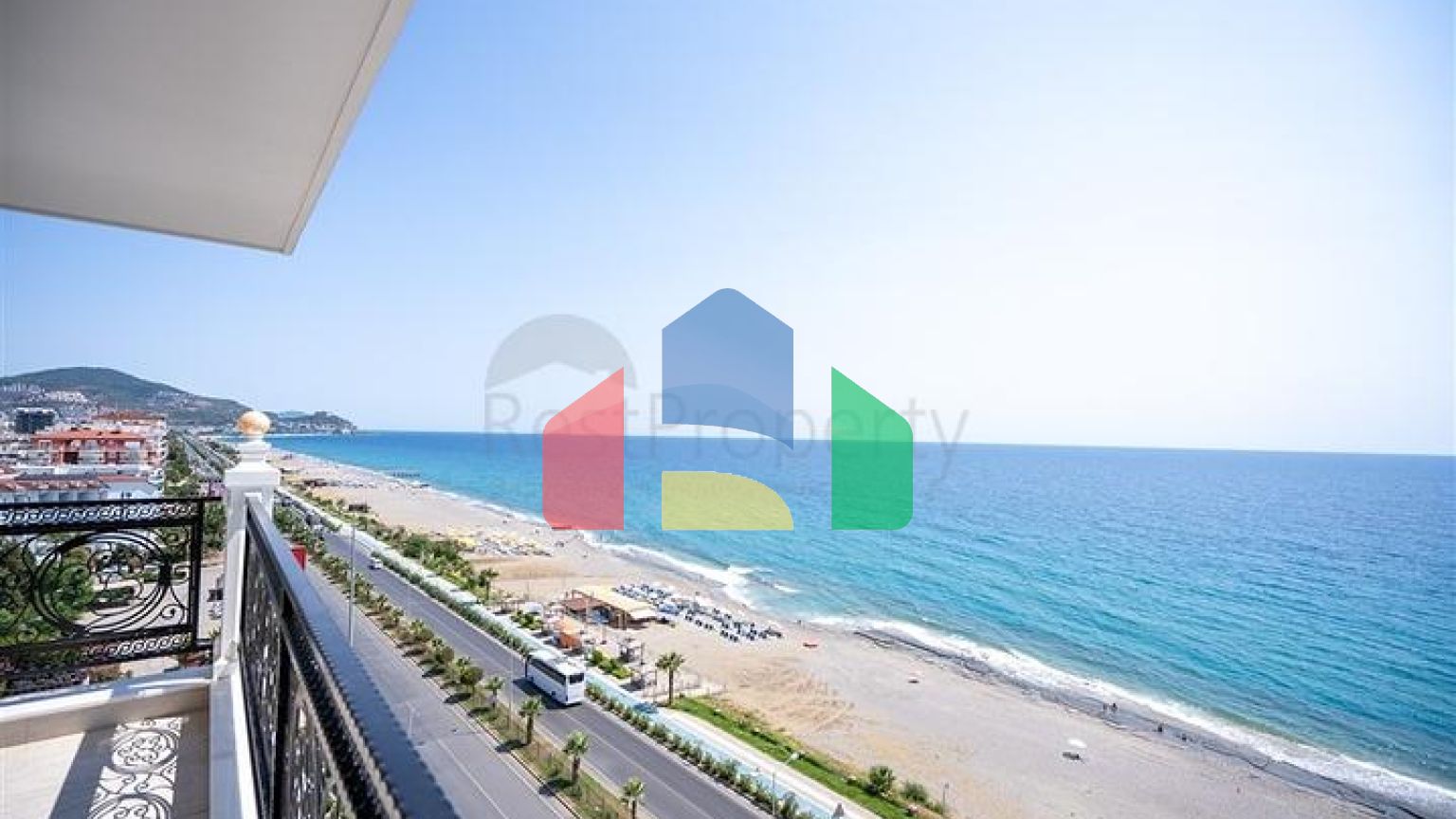 Просторий двоповерховий пентхаус під громадянство на першій береговій лінії