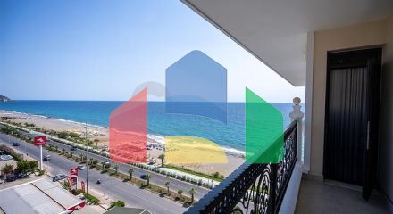 Просторий двоповерховий пентхаус під громадянство на першій береговій лінії Просторий двоповерховий пентхаус під громадянство на першій береговій лінії