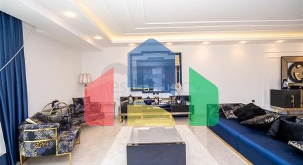 Просторий двоповерховий пентхаус під громадянство на першій береговій лінії Просторий двоповерховий пентхаус під громадянство на першій береговій лінії