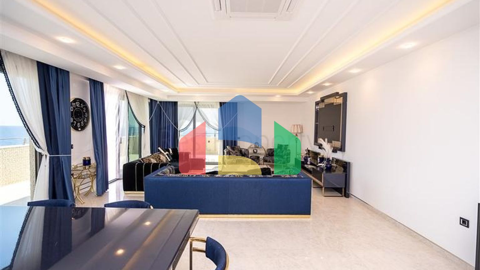 Просторий двоповерховий пентхаус під громадянство на першій береговій лінії