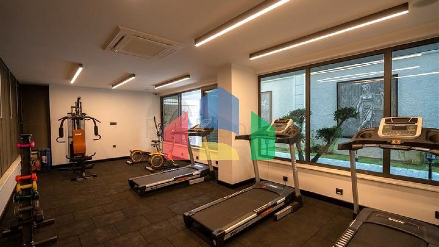 Просторий двоповерховий пентхаус під громадянство на першій береговій лінії