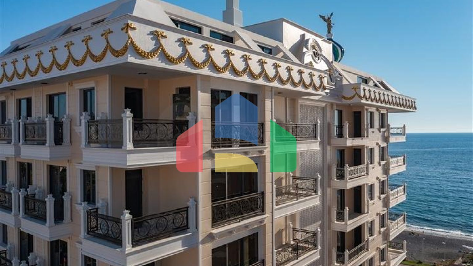 Просторий двоповерховий пентхаус під громадянство на першій береговій лінії