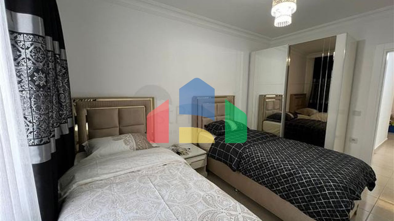 Трехкомнатная квартира в 450 м от моря