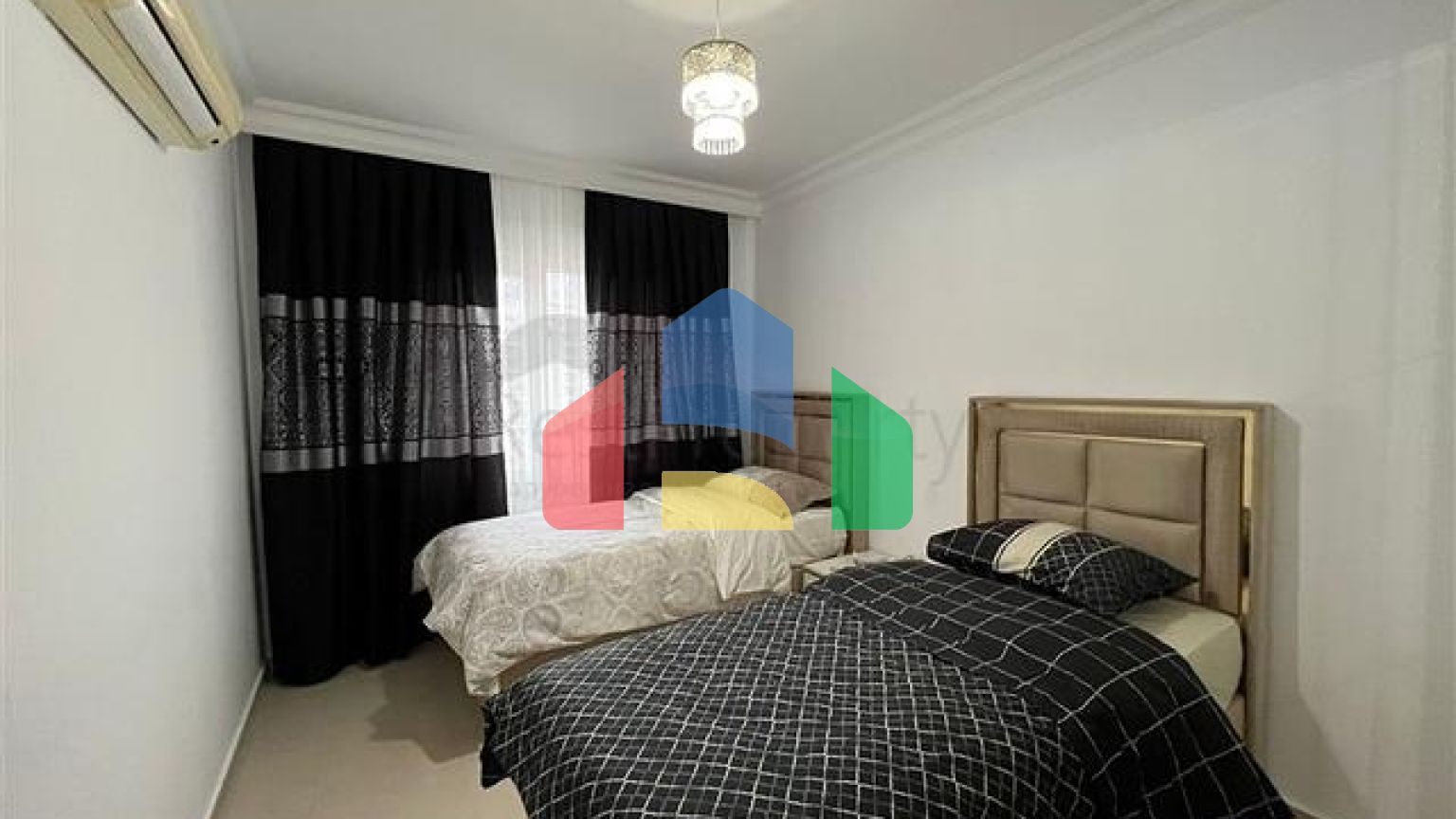 Трехкомнатная квартира в 450 м от моря