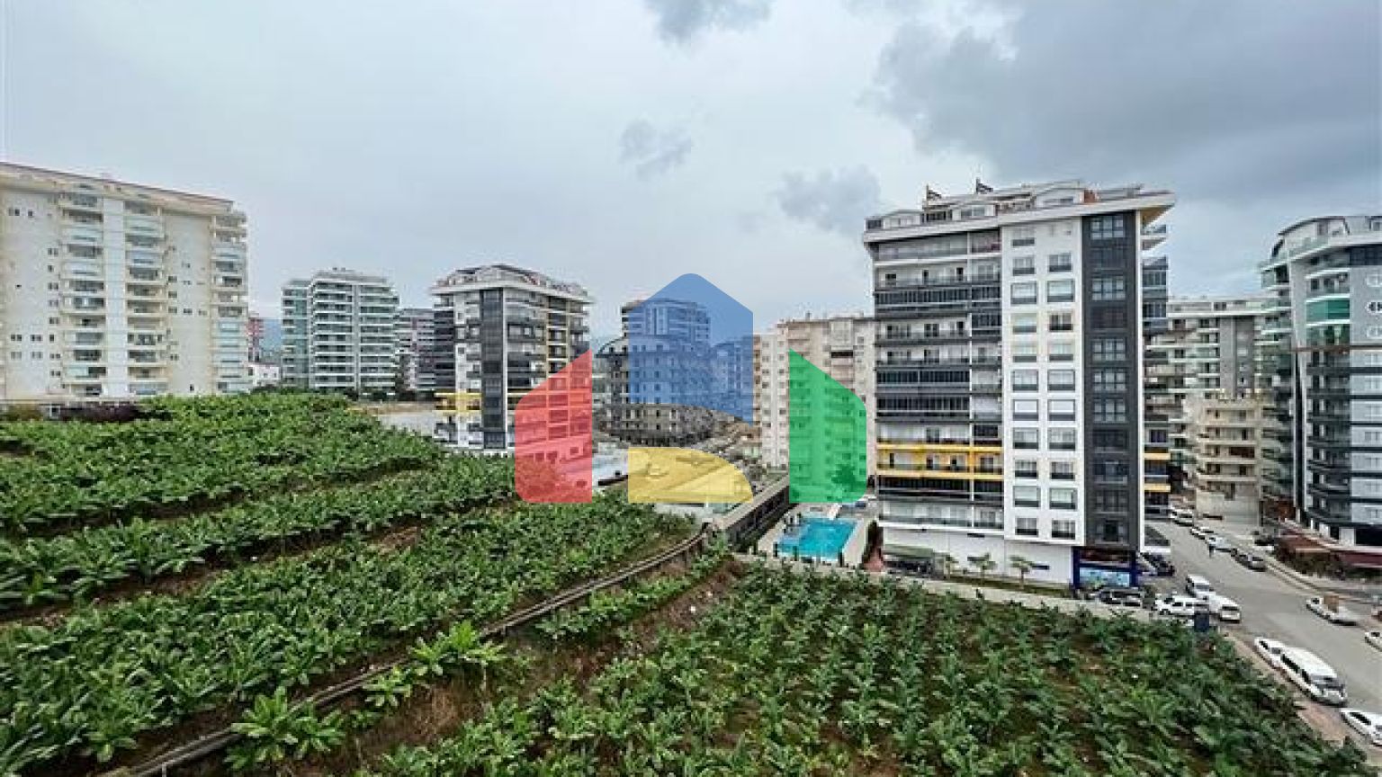 Трехкомнатная квартира в 450 м от моря