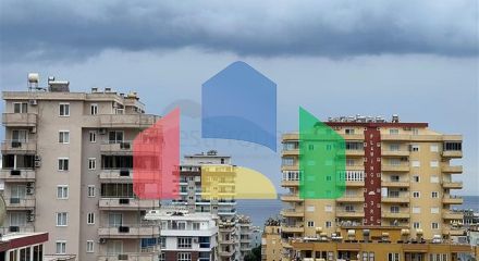 Трехкомнатная квартира в 450 м от моря