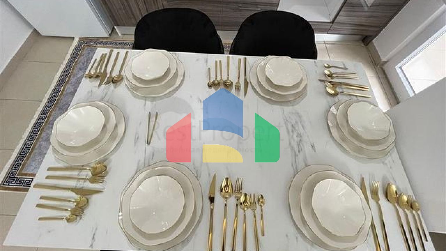 Трехкомнатная квартира в 450 м от моря