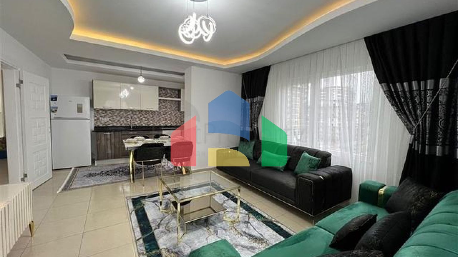 Трехкомнатная квартира в 450 м от моря