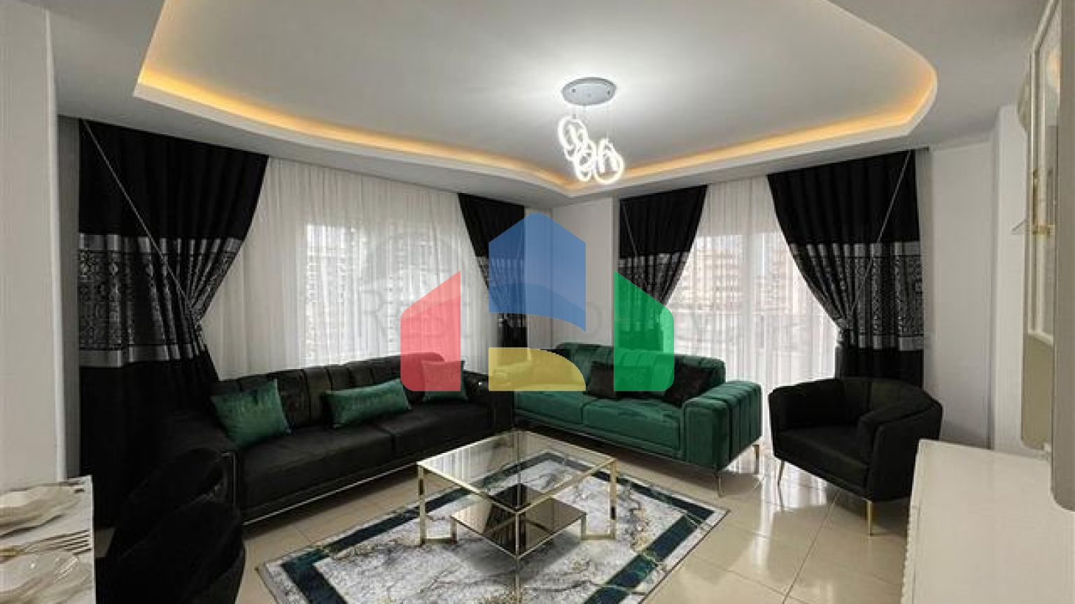 Трехкомнатная квартира в 450 м от моря