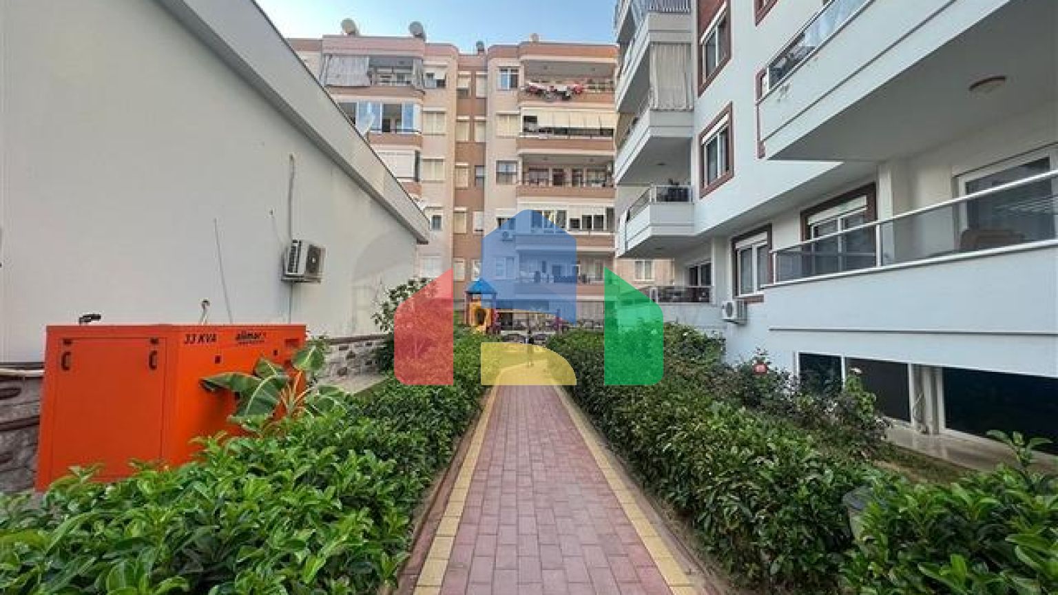 Трехкомнатная квартира в 450 м от моря