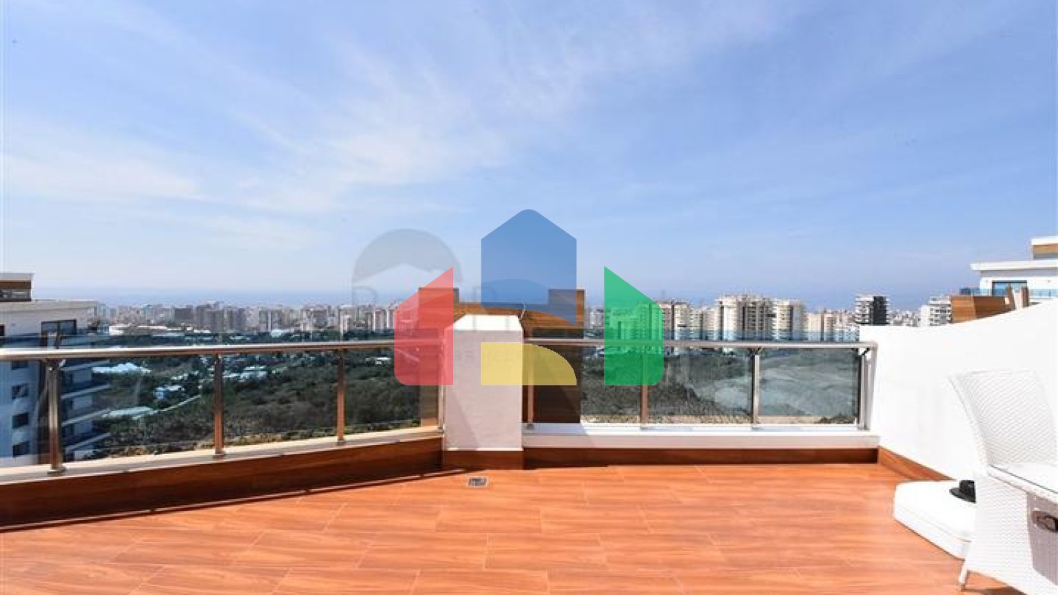 Королевские апартаменты 3+1 в комплексе отельного типа в Махмутларе