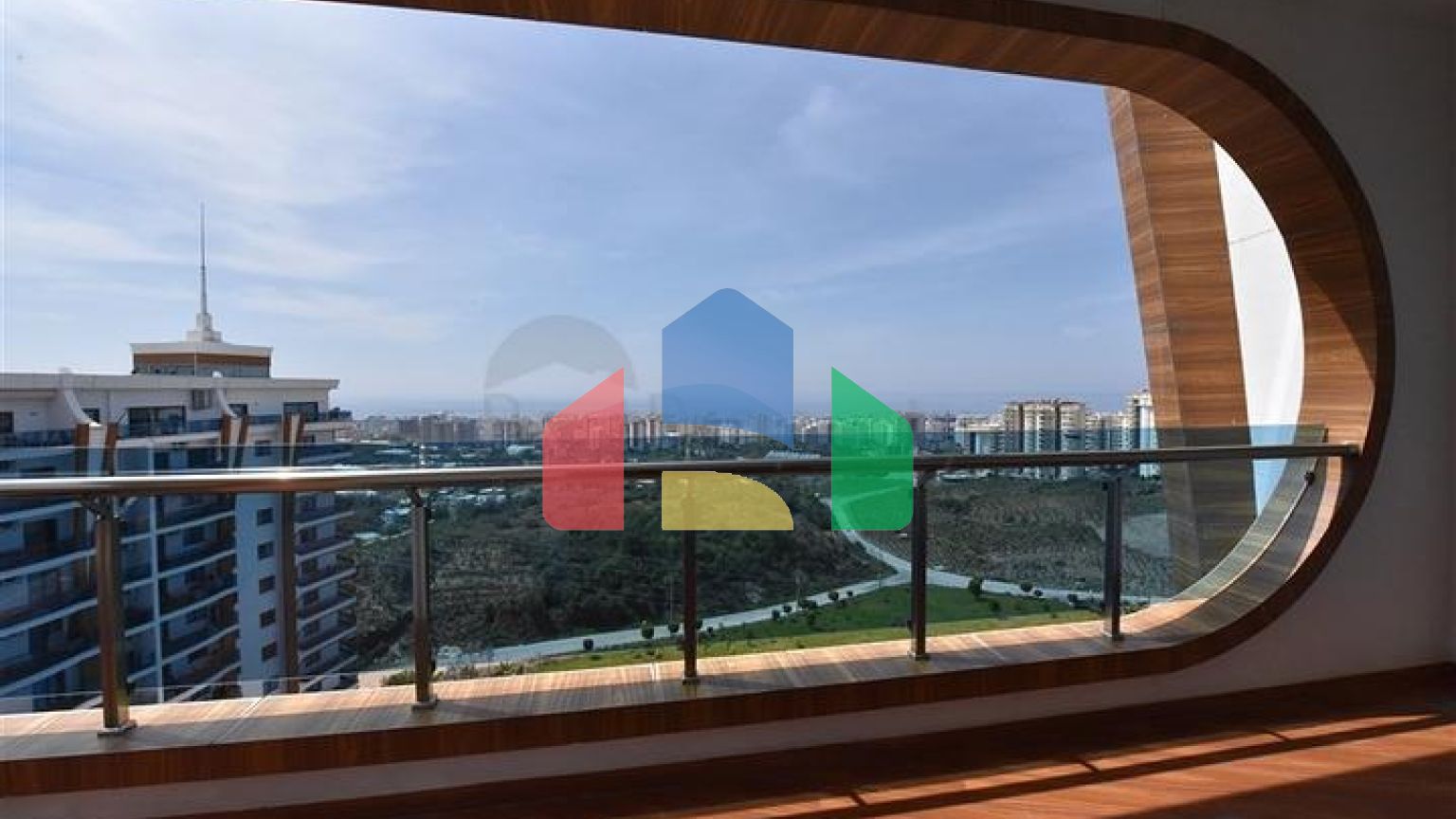 Королевские апартаменты 3+1 в комплексе отельного типа в Махмутларе