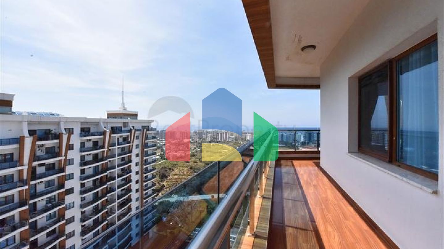 Королевские апартаменты 3+1 в комплексе отельного типа в Махмутларе