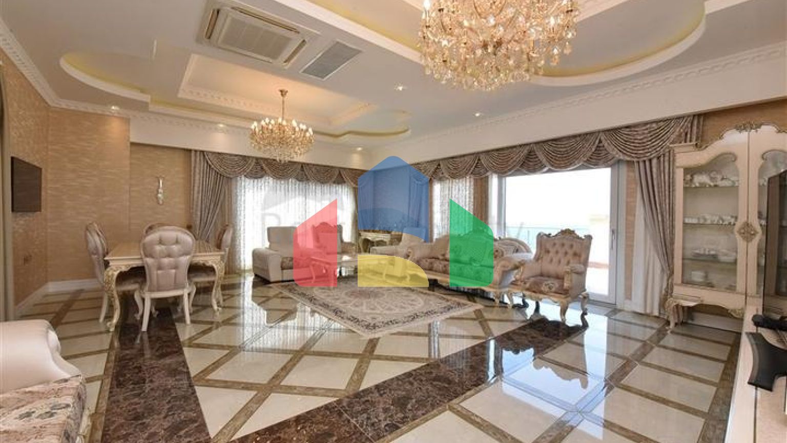 Королевские апартаменты 3+1 в комплексе отельного типа в Махмутларе