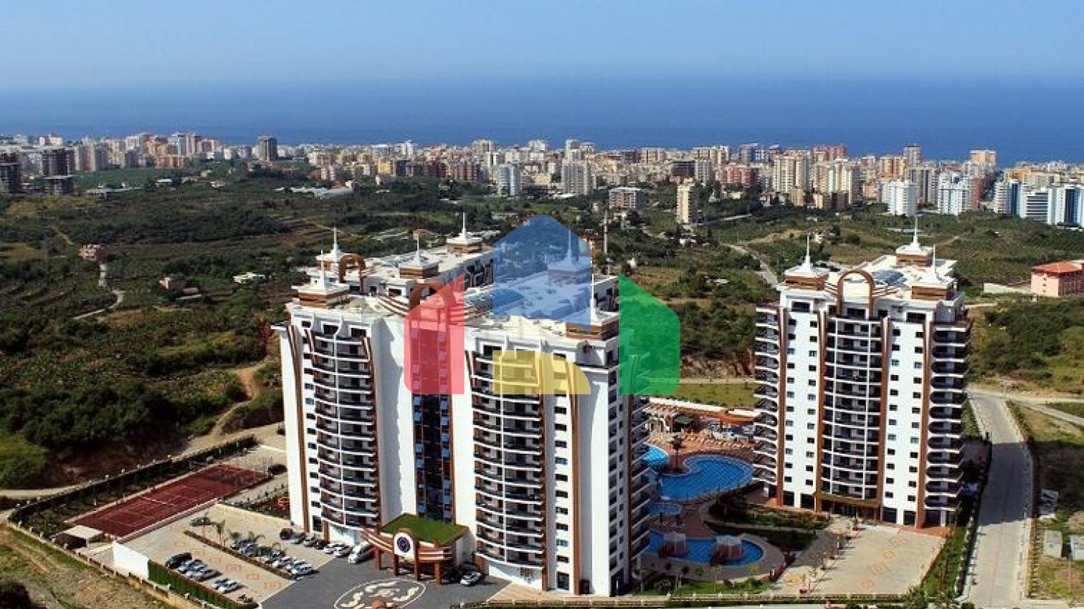 Королевские апартаменты 3+1 в комплексе отельного типа в Махмутларе