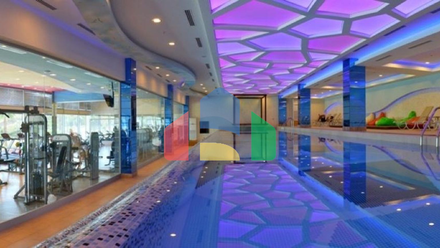 Королевские апартаменты 3+1 в комплексе отельного типа в Махмутларе